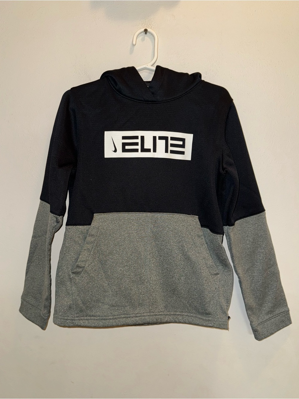 Nike Boys Elite Colorblock Hoodie Black & Gray Size Medium